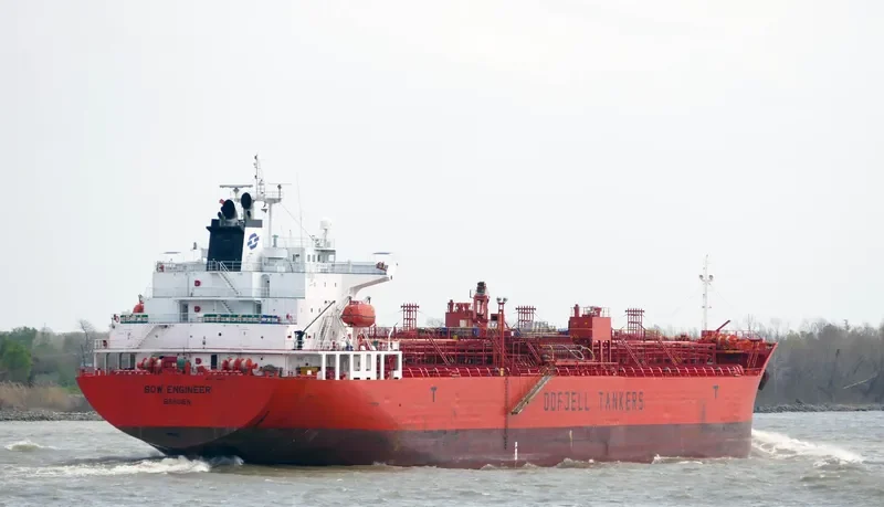 BOW ENGINEER Tanker IMO 9317860 photo 3