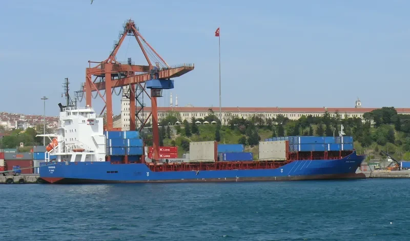 QUEEN B Container Ship IMO 9318929 photo 9