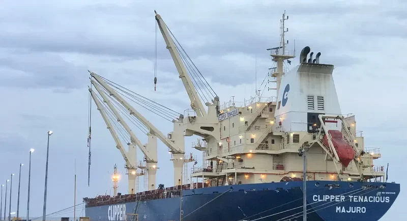 CLIPPER TENACIOUS Bulk Carrier IMO 9320348 photo 2