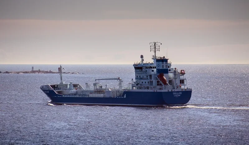 TELLUS Tanker IMO 9321615 photo 7