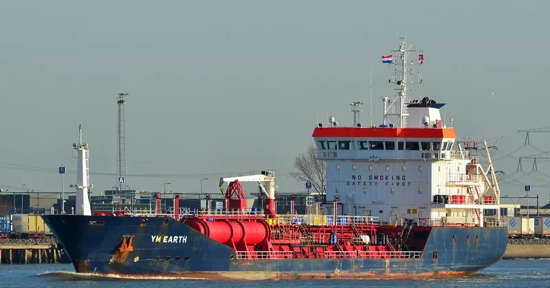 YM EARTH Tanker IMO 9322633 photo 6
