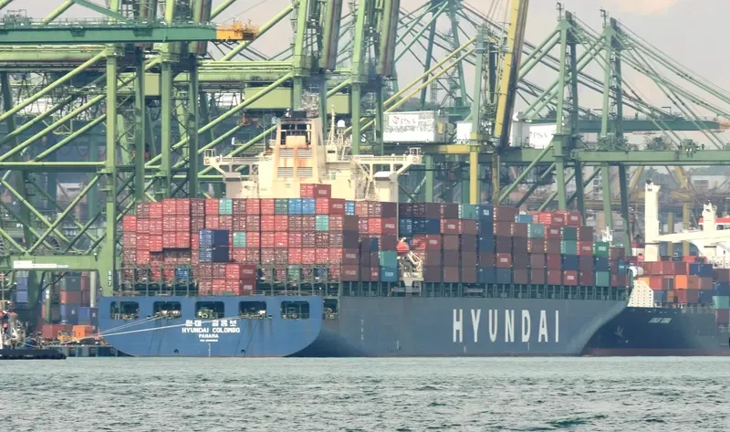 HYUNDAI COLOMBO Container Ship IMO 9323508 photo 3