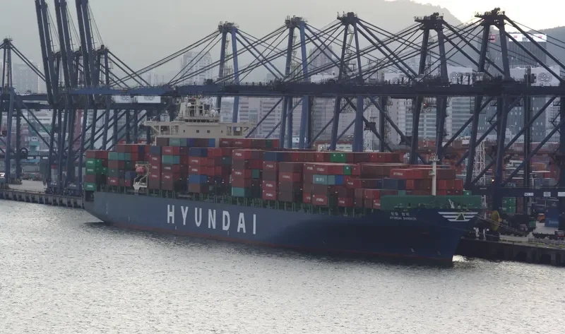 HYUNDAI BANGKOK Container Ship IMO 9323510 photo 9