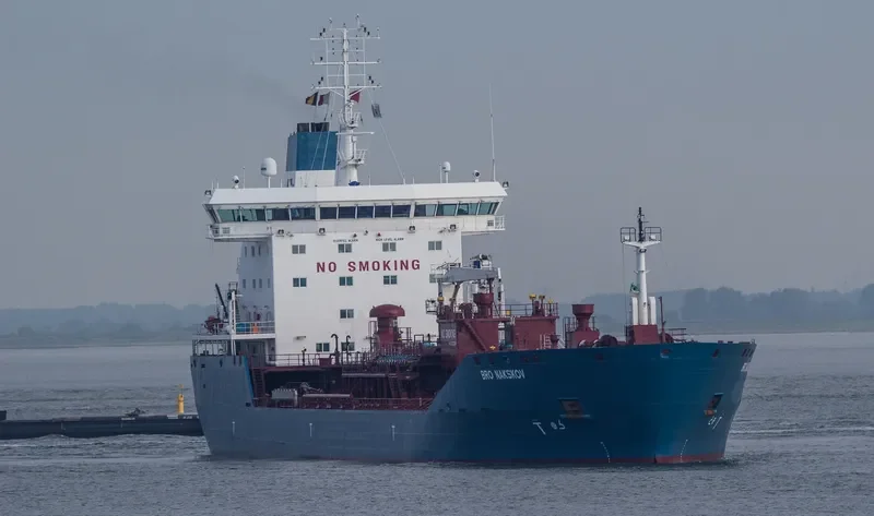 BRO NAKSKOV Tanker IMO 9323584 photo 10