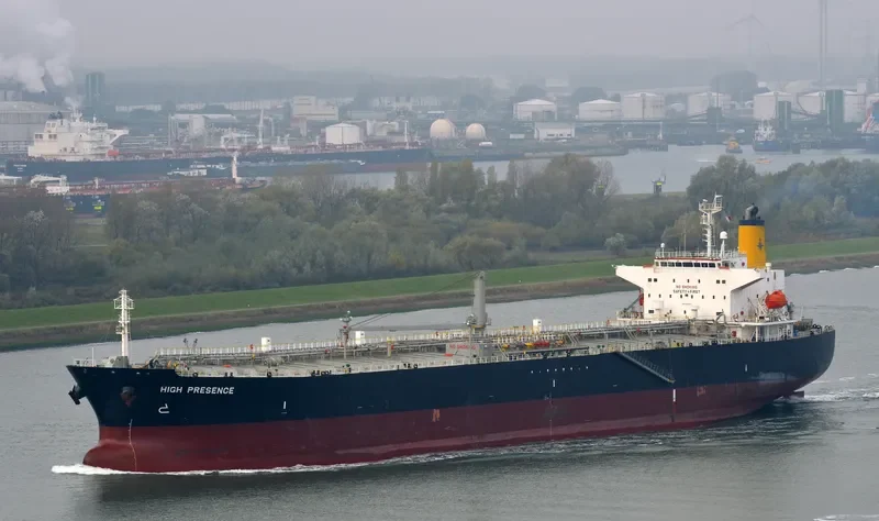 HIGH SD YIHE Tanker IMO 9325324 photo 2