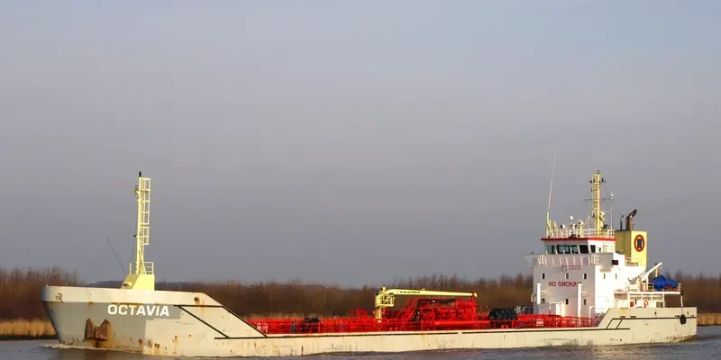OW BALTIC Tanker IMO 9326677 photo 6
