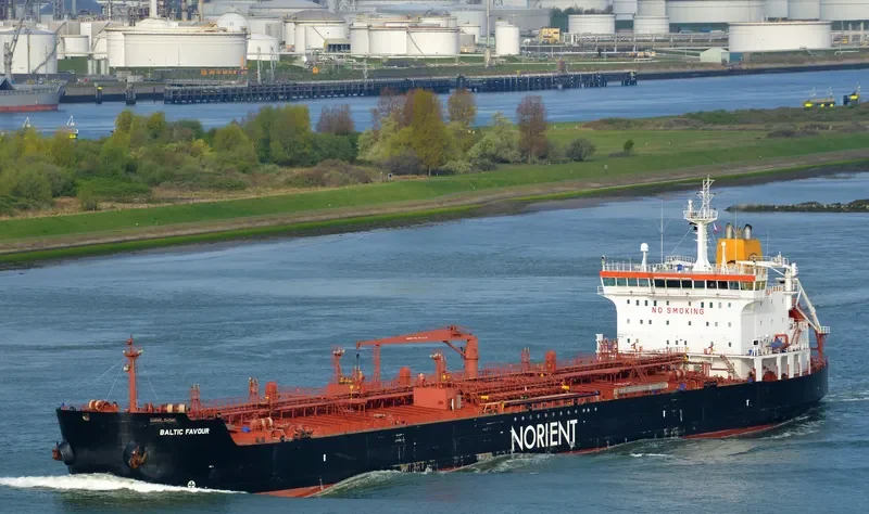 BALTIC FAVOUR Tanker IMO 9327372 photo 2