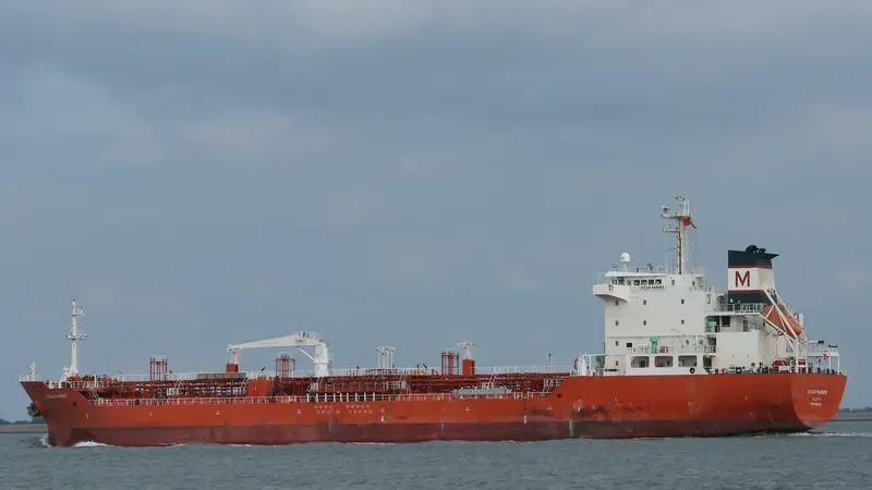 OCEAN MARINER Tanker IMO 9328340 photo 7