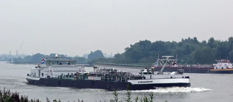 VANORA Tanker IMO 9328766 photo 4