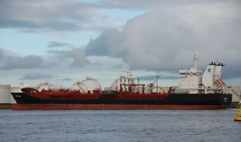 FIONIA SWAN Tanker IMO 9328974 photo 4