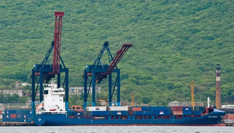 OSAKA VOYAGER Container Ship IMO 9329576 photo 7