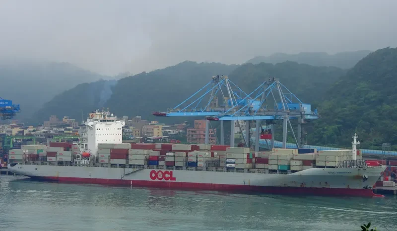 OOCL ZHOUSHAN Container Ship IMO 9332195 photo 7