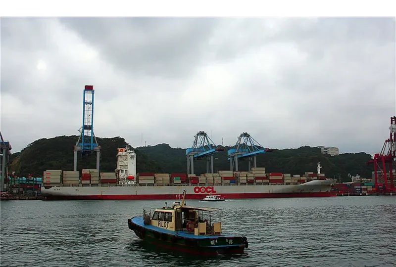 OOCL ZHOUSHAN Container Ship IMO 9332195 photo 8