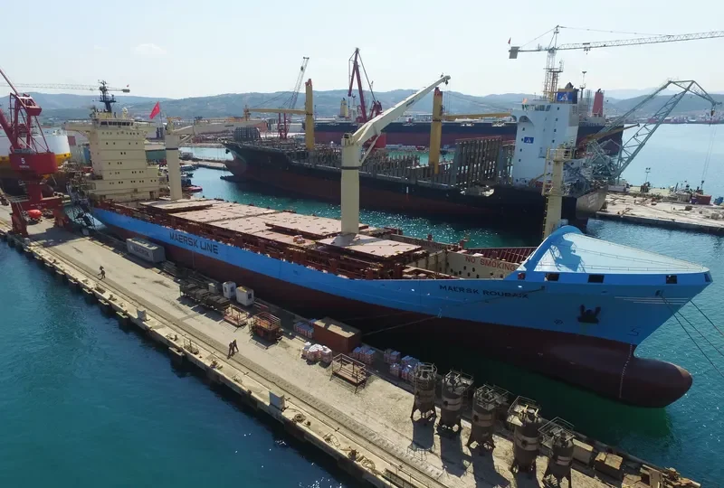 MAERSK ROUBAIX Container Ship IMO 9332688 photo 2