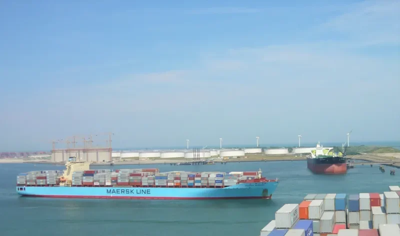 MAERSK COLUMBUS Container Ship IMO 9332987 photo 3
