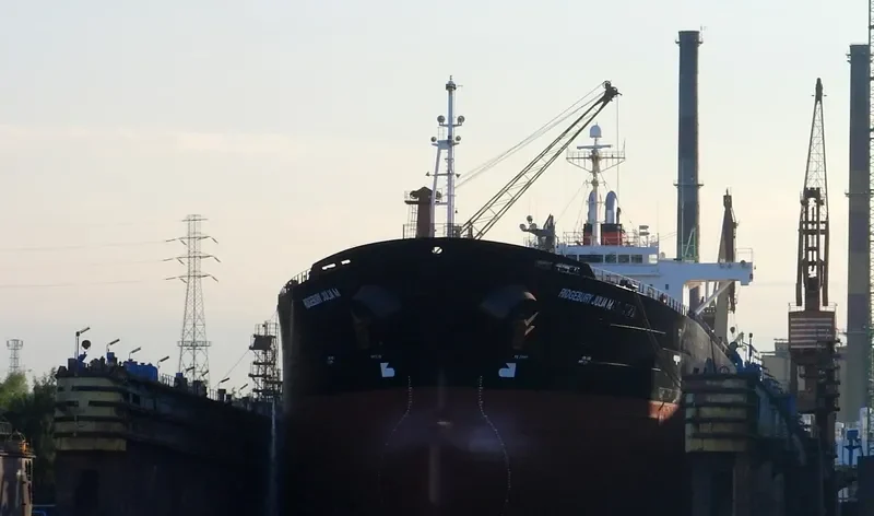 LUCIA SOLIS Tanker IMO 9333187 photo 3
