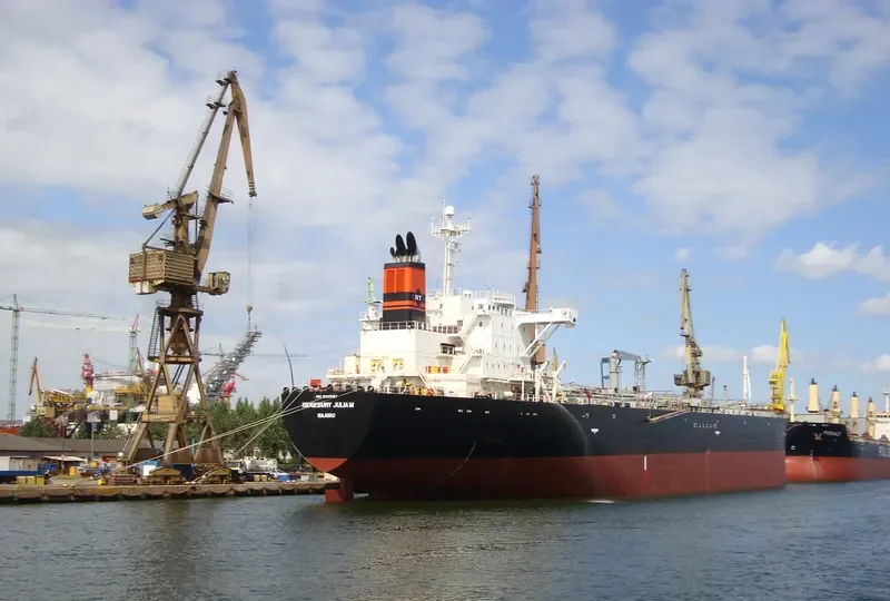 LUCIA SOLIS Tanker IMO 9333187 photo 5