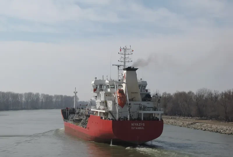 FAVOUR Tanker IMO 9335898 photo 3