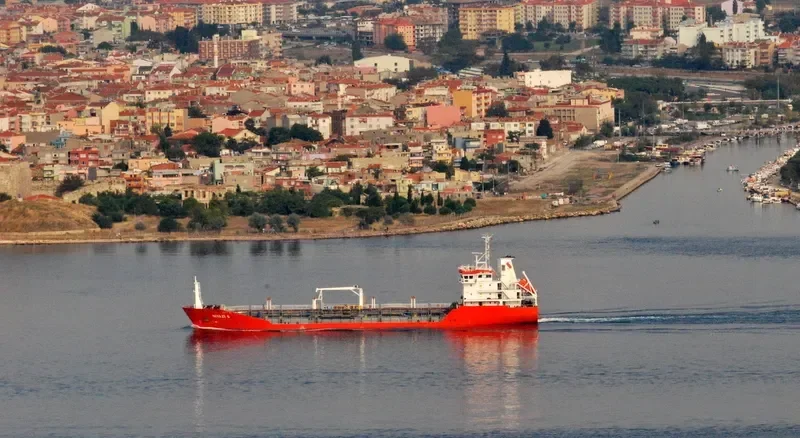 FAVOUR Tanker IMO 9335898 photo 9