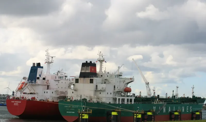 VINALINES GALAXY Tanker IMO 9337339 photo 9