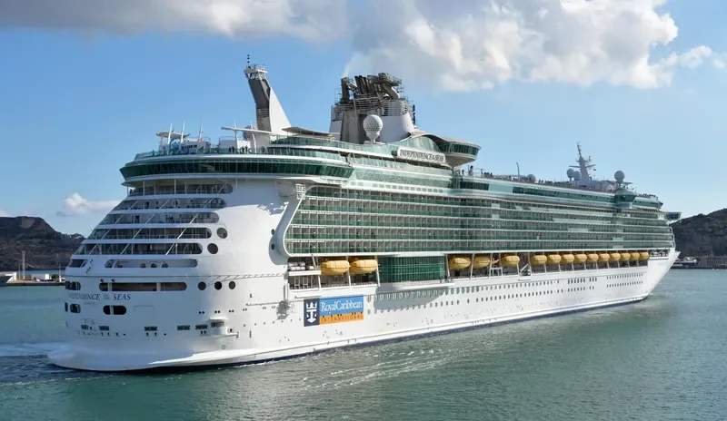 INDEPENDENCE OF THE SEAS Passenger Ship IMO 9349681 photo 2