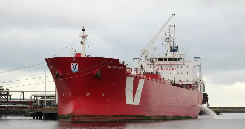 IVER PROSPERITY Tanker IMO 9351921 photo 3
