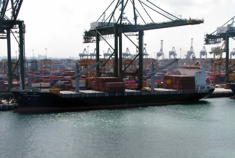 SINAR BANDUNG Container Ship IMO 9352432 photo 4