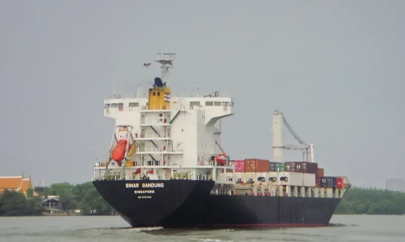 SINAR BANDUNG Container Ship IMO 9352432 photo 10