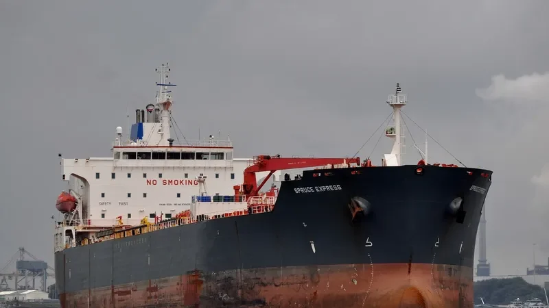SPRUCE EXPRESS Tanker IMO 9354258 photo 2