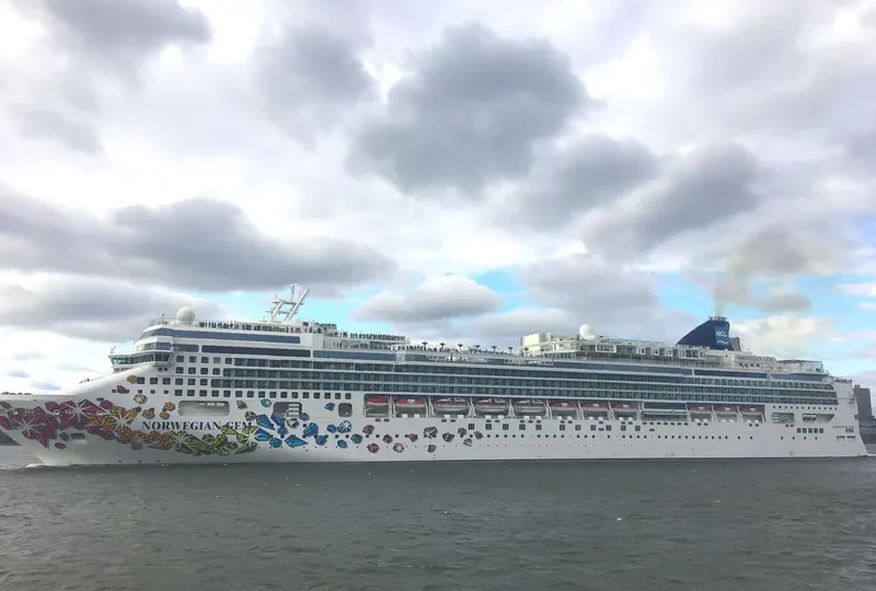 NORWEGIAN GEM Passenger Ship IMO 9355733 photo 8