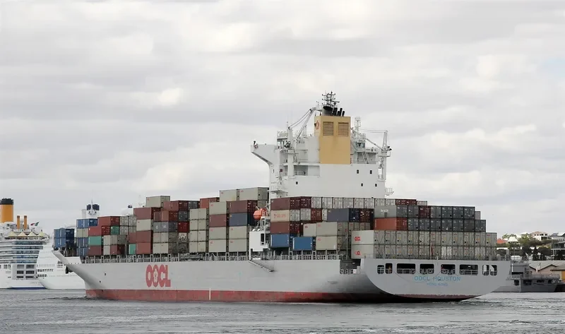 OOCL HOUSTON Container Ship IMO 9355757 photo 10