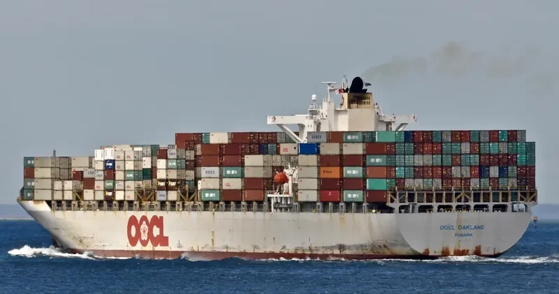 OOCL OAKLAND Container Ship IMO 9367190 photo 4