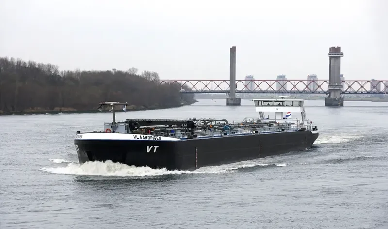 VLAARDINGEN Tanker IMO 9368560 photo 2