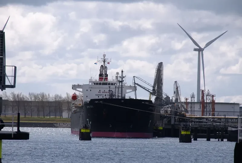 JIPRO ISIS Tanker IMO 9370719 photo 7
