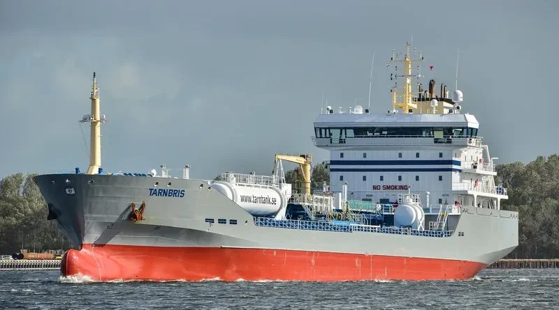 TARNBRIS Tanker IMO 9372652 photo 4
