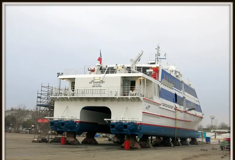 LE CHATELET Passenger Ship IMO 9374650 photo 3