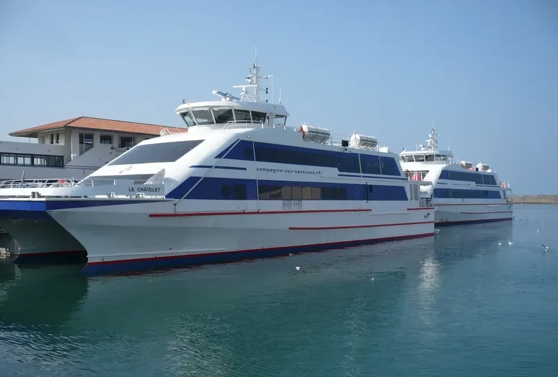 LE CHATELET Passenger Ship IMO 9374650 photo 9
