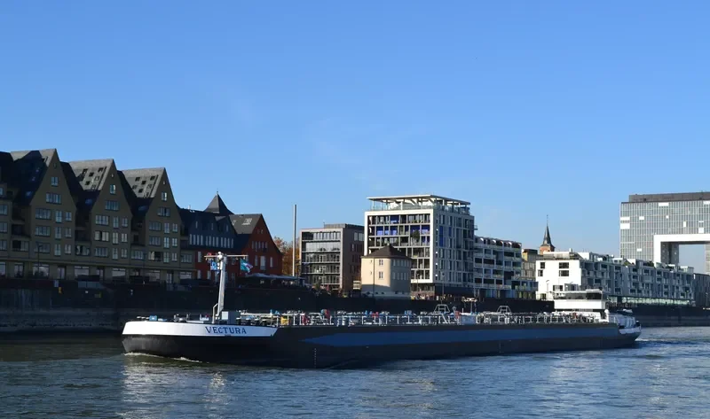 VECTURA Tanker IMO 9384708 photo 2