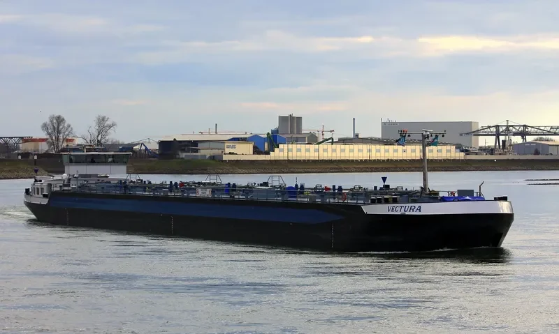 VECTURA Tanker IMO 9384708 photo 6