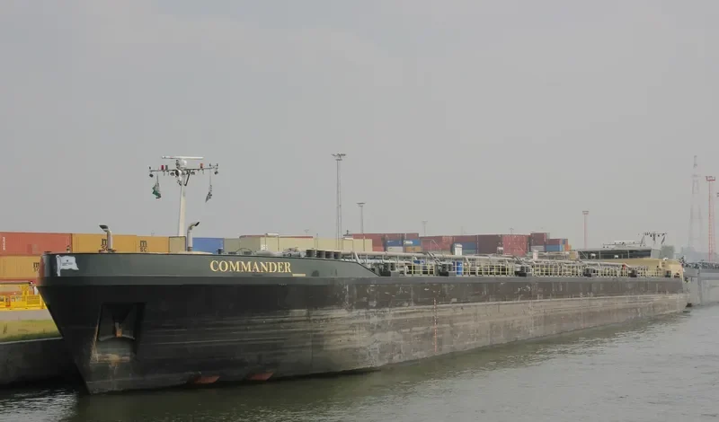 COMMANDER Tanker IMO 9387308 photo 6