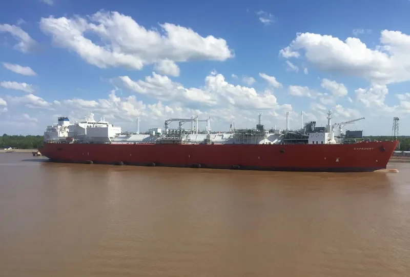 EXPEDIENT Tanker IMO 9389643 photo 2