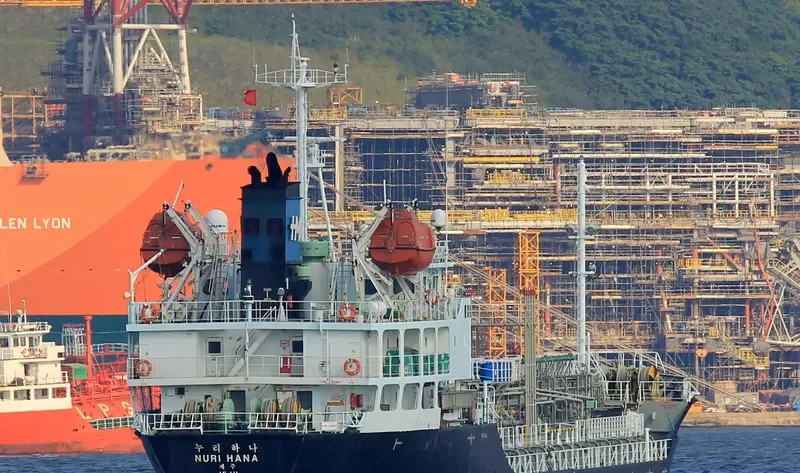 NURI HANA Tanker IMO 9397169 photo 2