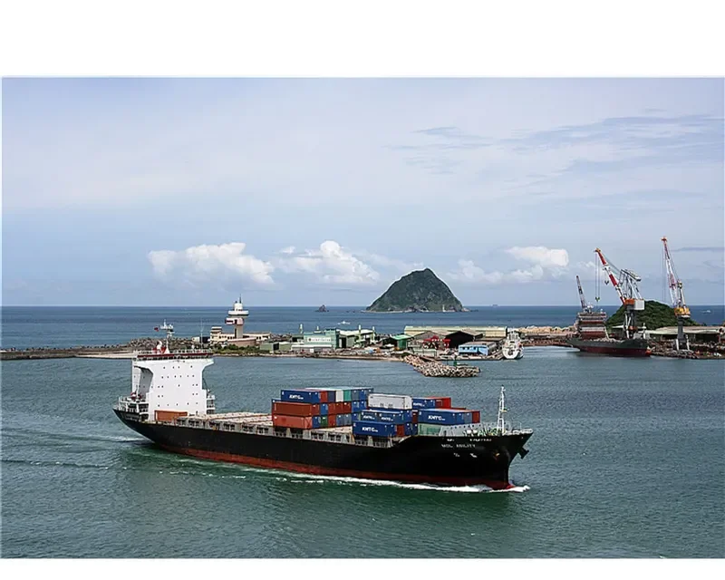 HONGKONG VOYAGER Container Ship IMO 9402500 photo 3