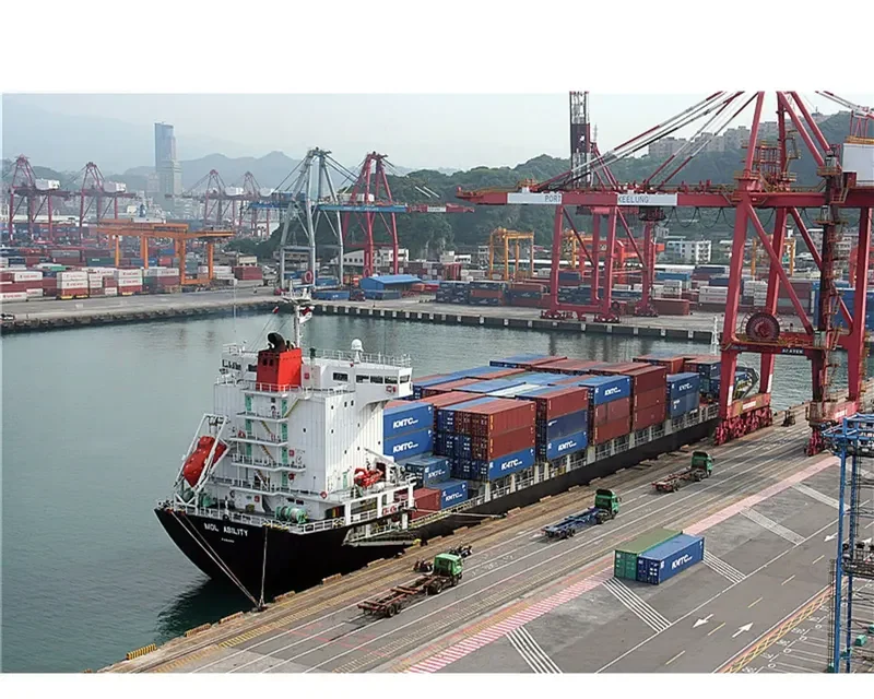HONGKONG VOYAGER Container Ship IMO 9402500 photo 9
