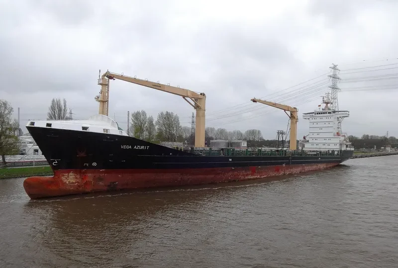 VEGA AZURIT Container Ship IMO 9403437 photo 4