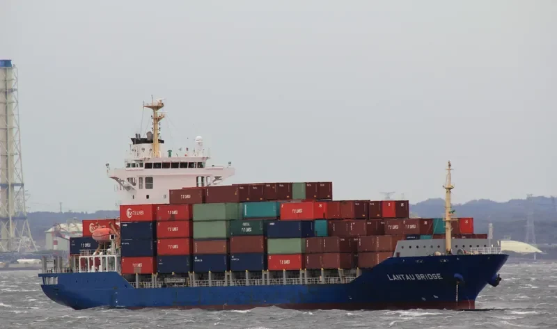 LANTAU BRIDE Container Ship IMO 9404728 photo 8