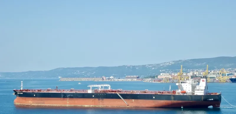 SUMMIT SPIRIT Tanker IMO 9404833 photo 2