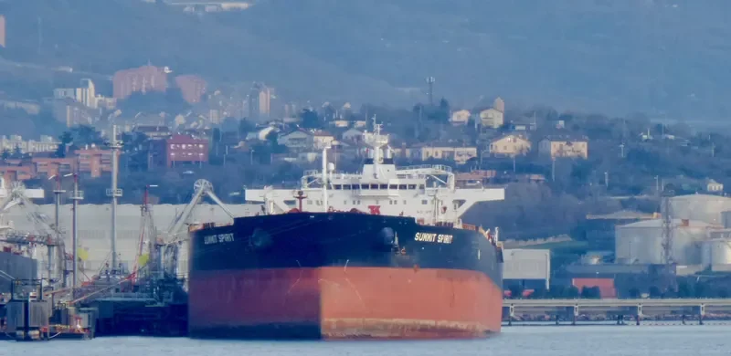 SUMMIT SPIRIT Tanker IMO 9404833 photo 8