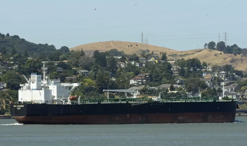 SEA VOYAGER Tanker IMO 9408310 photo 2
