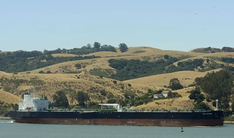 SEA VOYAGER Tanker IMO 9408310 photo 3